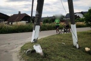 Переламав стовп: на Волині п'яний водій в’їхав в електроопору