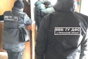 СБУ затримала на хабарі цілу зміну рівненських митників