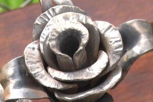 Волинянин зі снарядів робить квіти (Відео)