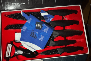 «Елітний» посуд з багажника: на Волині затримали іноземців-шахраїв