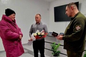 Мамі полеглого Героя з Волині вручили посмертну нагороду сина