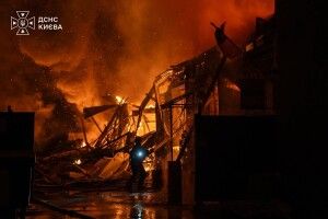 Вранці у Києві росіяни двічі вдарили по дата-центру