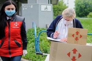 Нова пошта безкоштовно пересилає допомогу військовим і постраждалим: як відправити