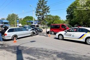 У Рівному в аварію потрапило таксі (Відео)
