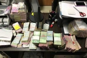 Тисячі гривень у… картонних коробках 