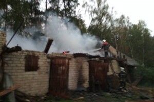 На Любешівщині від блискавки горіли господарські споруди