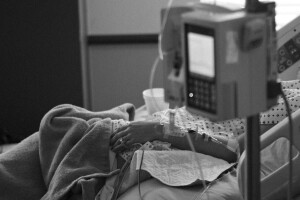 51-річна українка з коронавірусом вижила після 33 днів на апараті ШВЛ