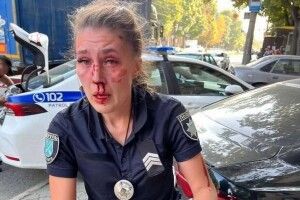 Постраждала поліцейська передала армії зібрані на своє лікування кошти 