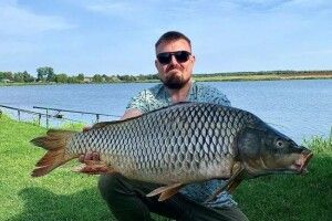 На Рівненщині рибалка впіймав гігантського коропа (Фото)