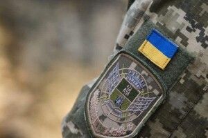 Синьо-жовтий маркує «наших»: вражаюча добірка фото з рідним стягом