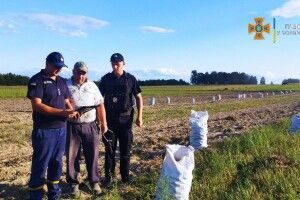Жителям Камінь-Каширщини пояснили, чи можна палити суху траву 