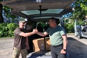 На Волині громада передала на фронт вагому допомогу