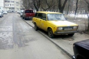 У Луцьку жовтий «Жигуль» уявив себе пішоходом (фото)