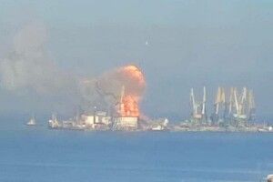 Знищений сьогодні ЗСУ ворожий корабель міг перевозити до 20 танків і 400 десантників (Відео)