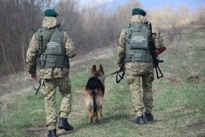 Шістьох «шукачів кращої долі» затримали на підступах до державного рубежу 