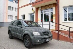 Луцькі медики відправили на фронт вже третій автомобіль для потреб ЗСУ
