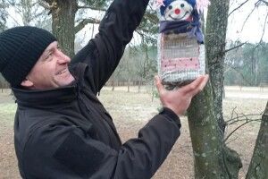 На Любешівщині птахам «пропонують» годівнички з очерету (Фото)