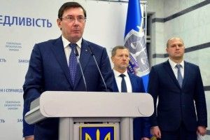 Не минуло й чотири роки: Луценко оголосив у розшук Азарова та Арбузова