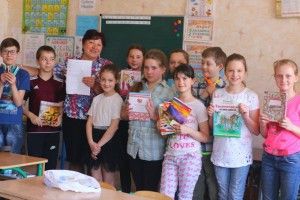 Діти зі Сходу дякують рожищенським школярам за подарунки