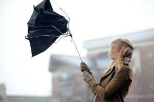 Завтра Україну штормитиме: оголошено помаранчеву небезпеку 