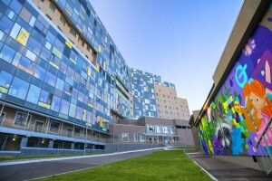 Лікарка під час операції залишила частину серветки в тілі 7-річної дитини