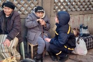 Рятувальники Києва показали, як працюють на обвалі будинку після обстрілу (Фото)