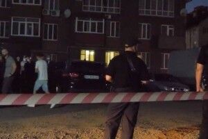 «Попросив його перепаркувати машину від зарядки, а він мене вдарив в обличчя»: помічник нардепа відкрив стрілянину 