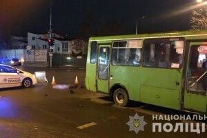 Чоловіка збила машина, а потім переїхав автобус