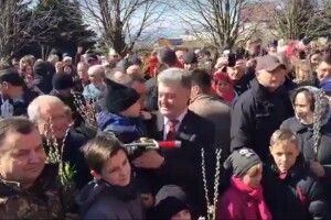Президент освятив вербу в Маріуполі