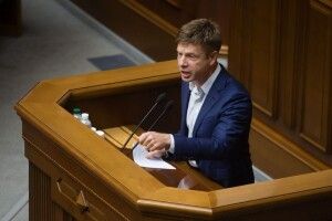 Урядовці Зеленського хизуються своєю крутизною в час, коли дірка у бюджеті 14 мільярдів 