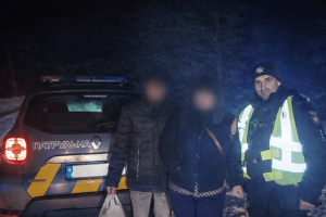 Волинські патрульні серед сніжної морозної ночі прийшли на допомогу жителям Рівненщини