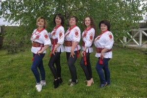 Волинські бізнесмени своїм працівницям до Дня Незалежності подарували вишиванки (Фото)