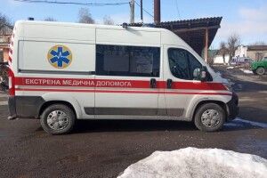 Рівнянку, яка поралася по домогосподарству, знайшли у стані клінічної смерті