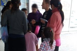 На луцькій автостанції поліцейські застерігали відвідувачів від жебракування та пияцтва