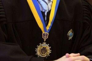 За 5 хвилин до авторитаризму: «Верховний суд знищують, бо він мав приймати остаточні рішення щодо Приватбанку і виборах в ОРДЛО»