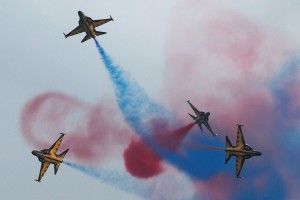 Літак-тигр і яскраві виступи: в Сінгапурі пройшла репетиція авіашоу