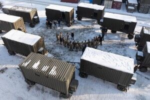 Проєкт, який зігріває на фронті: Порошенко передав військовим ще 10 прально-душових комплексів
