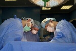 Рівненські хірурги випадково знайшли під шкірою жінки 12-сантиметрового паразита