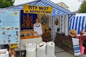 У центрі Луцька ярмаркують (Фото) 