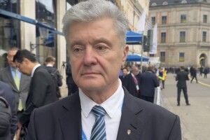 Порошенко про черговий раунд переговорів: треба тиснути на росію і добитися припинення вогню