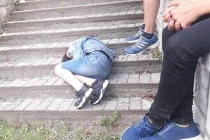 У Луцьку підліток набрався, як жаба мулу: хлопця забрала «швидка»