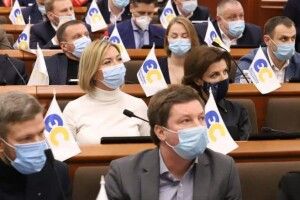 Київрада закликала владу припинити політичне переслідування Петра Порошенка, опозиційних політиків та незалежних ЗМІ