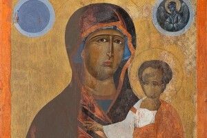 Митрополит Луцький і Волинський молитиметься біля чудотворної ікони