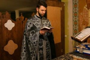 Студенти Волинської православної богословської академії традиційно розпочали читання Невсипущого Псалтиря