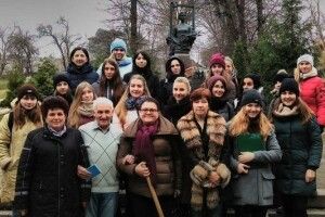 Подарунок рідному вузу – калинова алея
