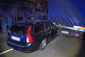На Волині п'яний водій врізався у припарковану вантажівку