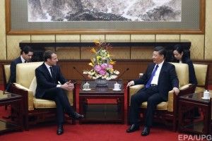  Президент Франції подарував лідеру Китаю коня