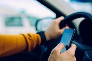 Фіксація порушень ПДР на смартфон за відсоток від штрафу: законопроєкт можуть розглянути у Раді на початку наступного року