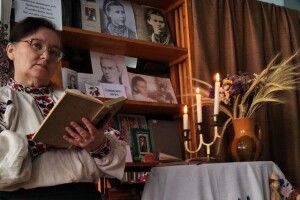 Як бібліотекарка з Волині понад 40 років береже книгозбірню в рідному селі