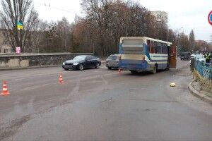 Рівненська поліція шукає пасажирів маршрутки, з якої випала жінка